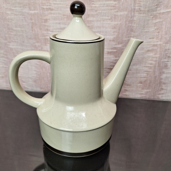 Vintage STRAWBERRIES 🍓 pitcher with lid, freezer to oven stoneware. - Picture 3 of 13
